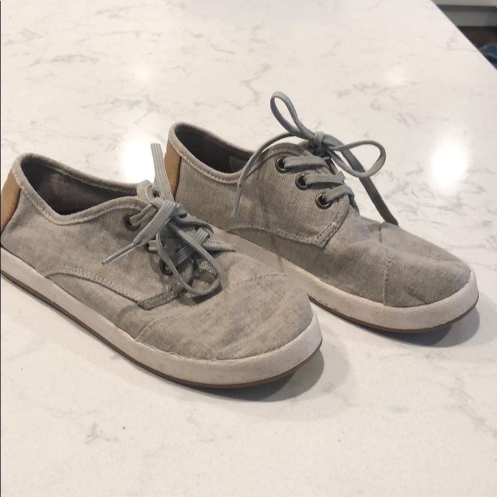 FLASH SALE! Everything must go! Boys’ Toms size 2